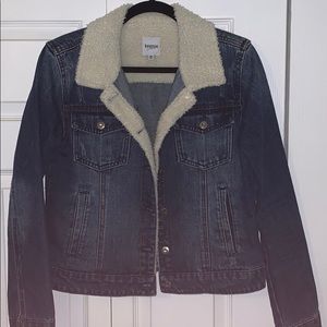 Blue jean jacket with fur